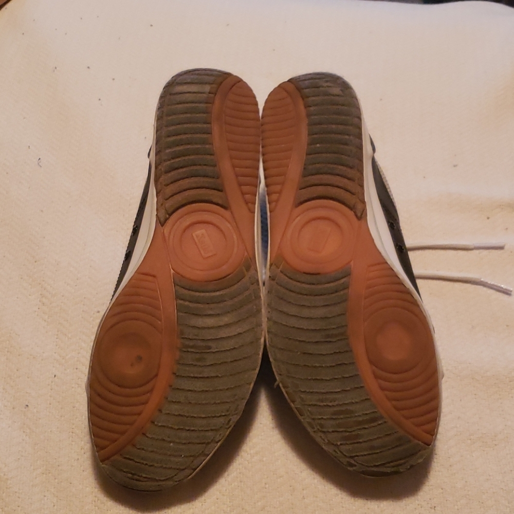 Shoes - Picture 4 of 5